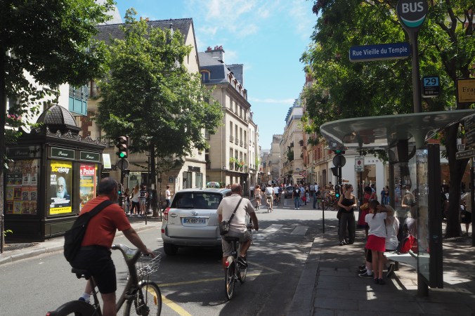 Le Marais (district of Paris )